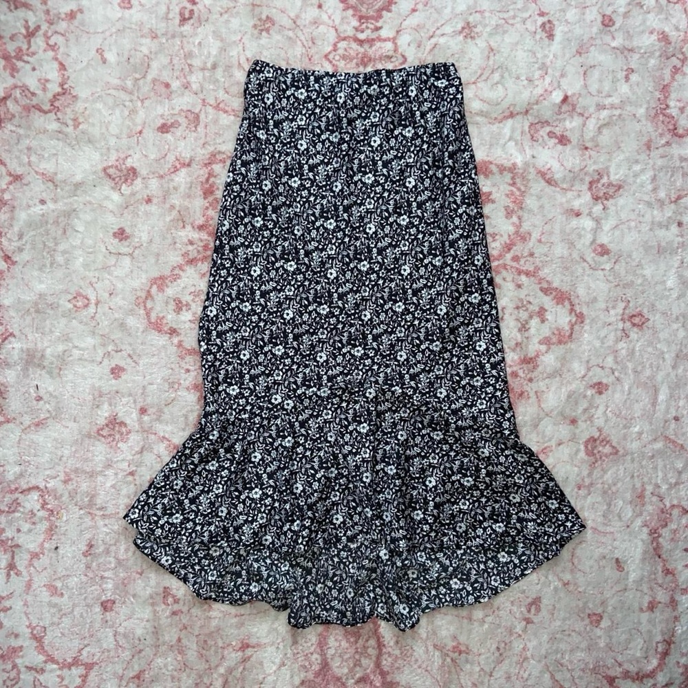 Abercrombie & Fitch Black and White Floral Midi Skirt